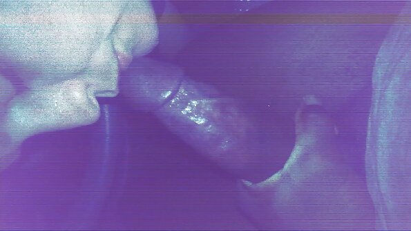 Mimi West tem sua buceta molhada e apertada cheia de um pau coroas vídeo pornô duro e branco