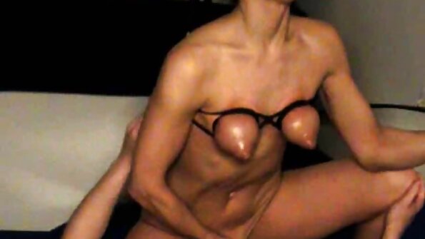 Morena excitada em lingerie vídeo pornô as coroas red hot