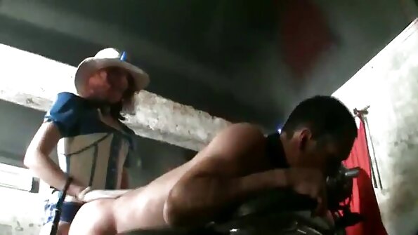Rachel McDonald de sutiã vídeo pornô com coroas casadas e calcinha brancos