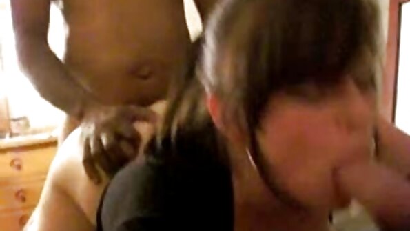 Mancha de bebês: Rhian Marie Sugden vídeos de pornô de coroas gostosas exibe sua lingerie vermelha