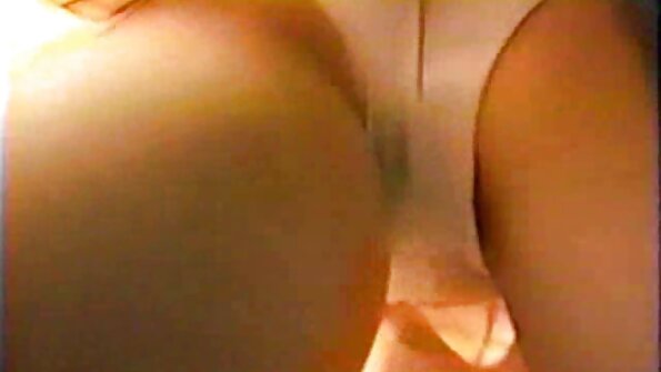 Brittanys Bod vídeo pornô brasileiro com coroas - Brittany brincando com seu novo brinquedo