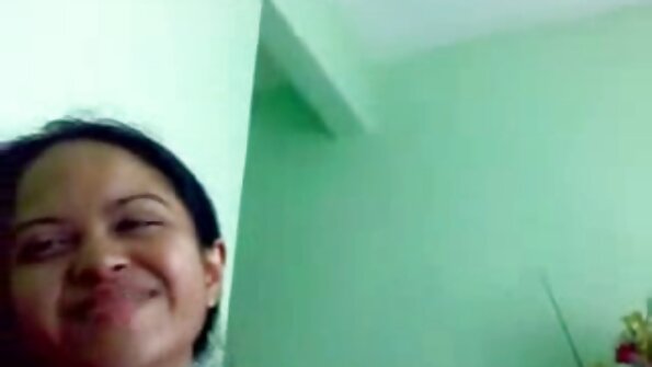 Stephanie Cane joga bilhar e se masturba com um vibrador azul vídeo pornô de coroas gostosas