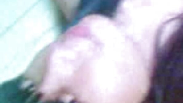 Carlie, videos pornos coroas rabudas de 18 anos, engole um pau enorme, levando-o até sua garganta - lindo boquete