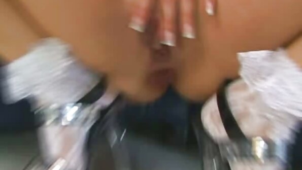 A adolescente xvídeos pornô das coroas latina Cierra Spice se diverte na banheira