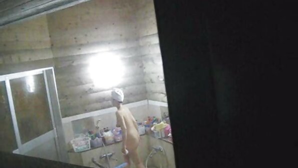Kimmy Teen fica safada vídeos pornô de coroas na banheira