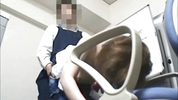 Cenas malucas com vídeo pornô das coroas mais gostosas uma adolescente sensual no banheiro!