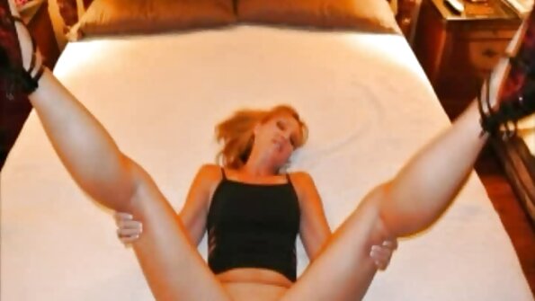 Gata loira dando um boquete vídeo pornô coroas gostosas intenso