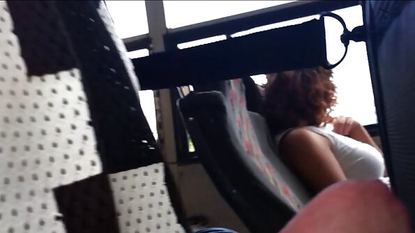 Chloe Blue - Loira fofa de 18 anos testa suas vídeo de pornô de mulher de 60 anos habilidades no boquete em um novo pau antes de prendê-lo em sua vulva apertada em seu primeiro vídeo de hardcore