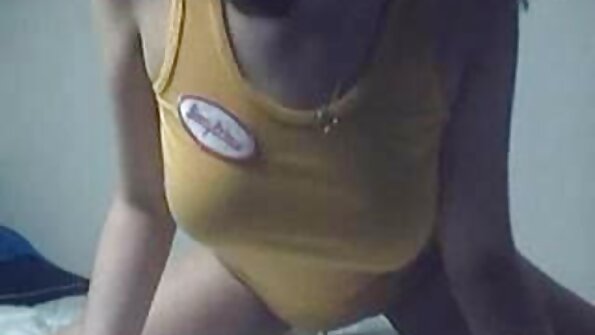 Riley Jensen, menina de peitos minúsculos, exibindo seu ver vídeos pornô de coroas corpo esguio