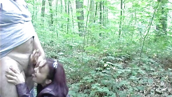 Veronica Radke, uma jovem selvagem de 19 anos, é filmada sendo fodida por um cara de sorte com um vídeo pornô com coroas casadas grande galo