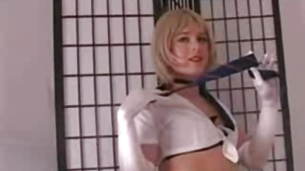 Megan Summers fica com tesão em uma tanga lilás branca vídeo pornô de coroas morenas