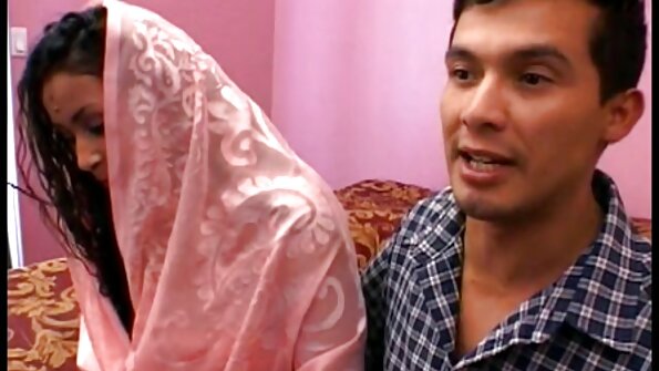 Rosalee de biquíni e também lingerie vídeos pornô de coroas preta de renda