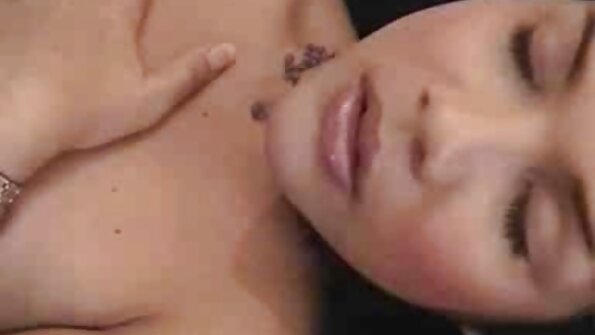 Kat Dee fica nua na varanda vídeos pornôs coroas do Babe Spotting