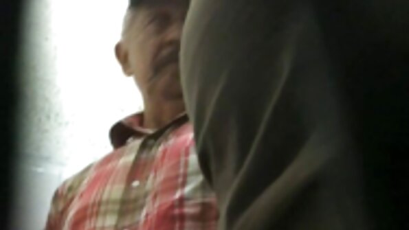 Loira amadora usa todos os buracos vídeos pornô das coroas