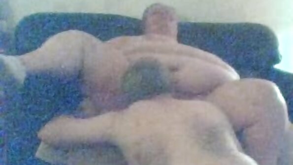 Veja Kate subir a escada com esta roupa sexy listrada em preto e branco. A câmera tira uma bela foto de sua bunda incrível videos sexo gratis coroas enquanto ela se inclina sobre a escada!