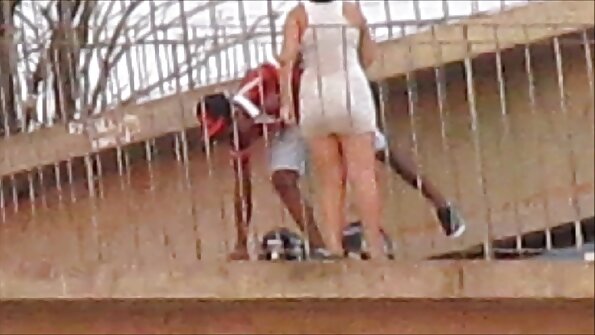 Vikki de 18 vídeo pornô com as coroas anos surpreende o garanhão durante seu sexo virgem com suas travessuras travessas