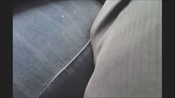 O adolescente amador travesso Sasha Hall ganha vídeos pornô de coroas transando um grande amigo de merda
