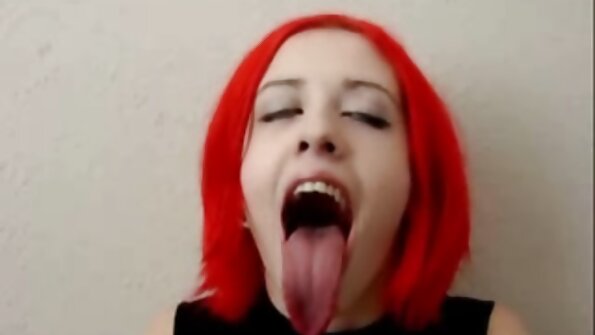 Gigi Spice está se sentindo mal videos de sexo gratis coroas e decide espalhar sua buceta com seu vibrador azul