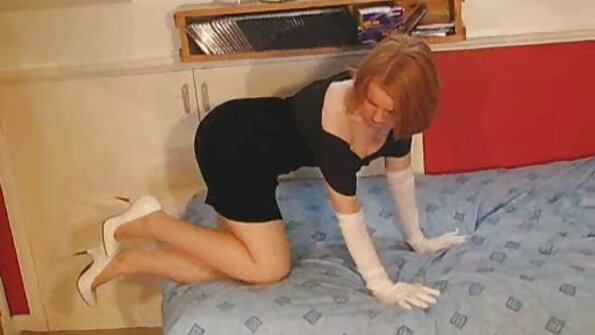 Blueyed Cass provoca vídeo pornô velha transando em seu vestido de verão HD