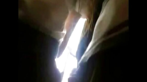 Buruma Aoi na meia vídeo pornô as coroas arrastão na altura da coxa de quatro batendo