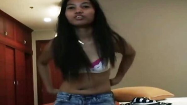 Coelhinha de praia loira bronzeada Carmen Monet chupa o pau de seu homem garganta abaixo antes de abrir as pernas para vídeos pornô de coroas dar uma boa surra de xoxota