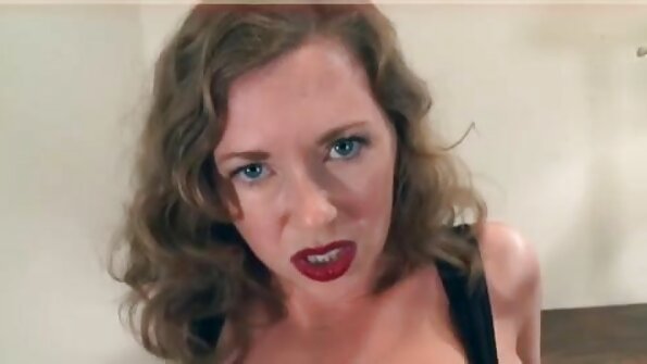 Brooke Marks - Pink Corset vídeo pornô com coroas