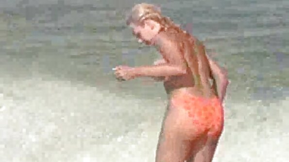 A adolescente apertada Rachel Tease convida a câmera para seu quarto, onde está pronta para apresentar um show privado. Essa garota com tesão da porta ao lado está usando calcinhas apertadas e uma vídeo de pornô só as coroas camisa justa. UMA...