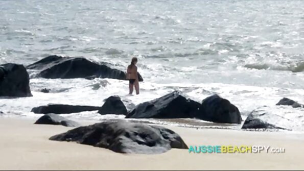 Depois de se tocar e esfregar sua buceta careca por baixo da calcinha, Sindy faz questão vídeo pornô coroas gostosas de nos dar uma bela visão daquele pargo por trás. Em seguida, esta pequena atrevida aventureira começa a se sujar n ...